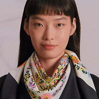 HERMÈS Brides de Gala シルクスカーフ　90 Brides de Gala forever scarf 90 - Black | Hermès Canada